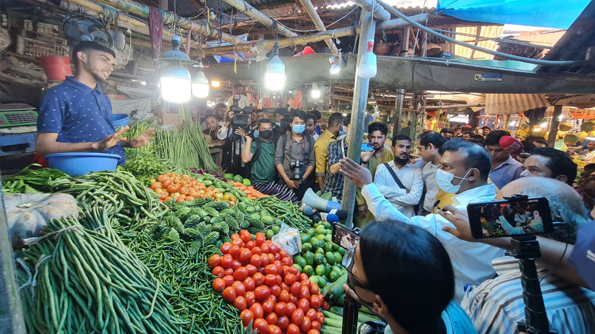 মূল্য তালিকা না থাকায় ৪ দোকানকে জরিমানা