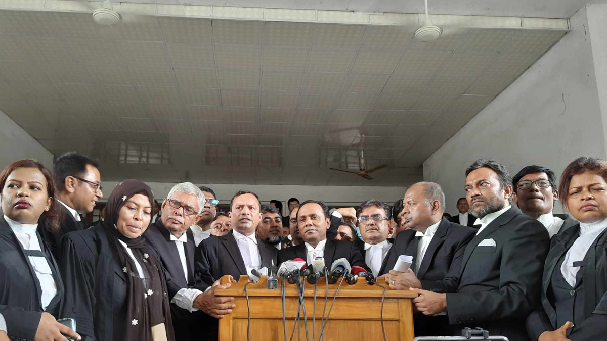 ‘৩০ সেকেন্ডে অর্ডার, আপনি পক্ষপাতদুষ্ট বিচারক’