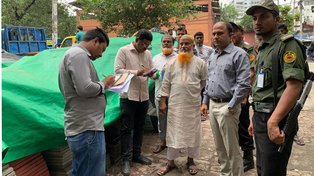 দক্ষিণ সিটির ভ্রাম্যমাণ আদালতের অভিযানে ৯ স্থাপনাকে জরিমানা