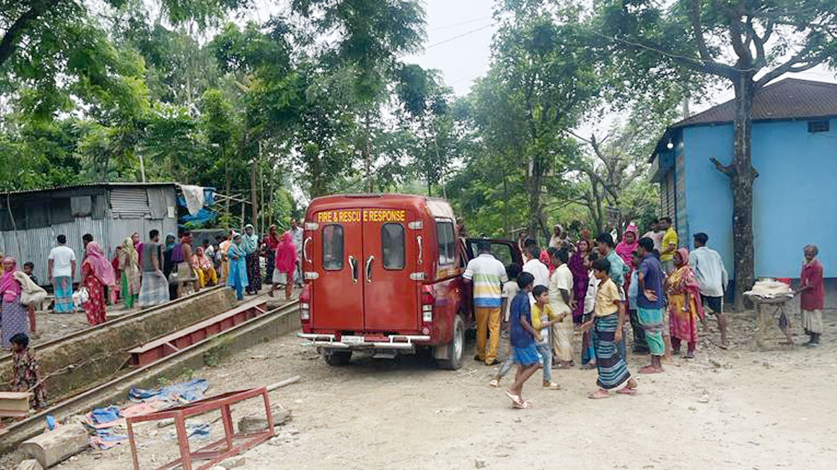পুলিশের ধাওয়া খেয়ে পানিতে ঝাঁপ দিয়ে মাদক ব্যবসায়ী নিখোঁজ