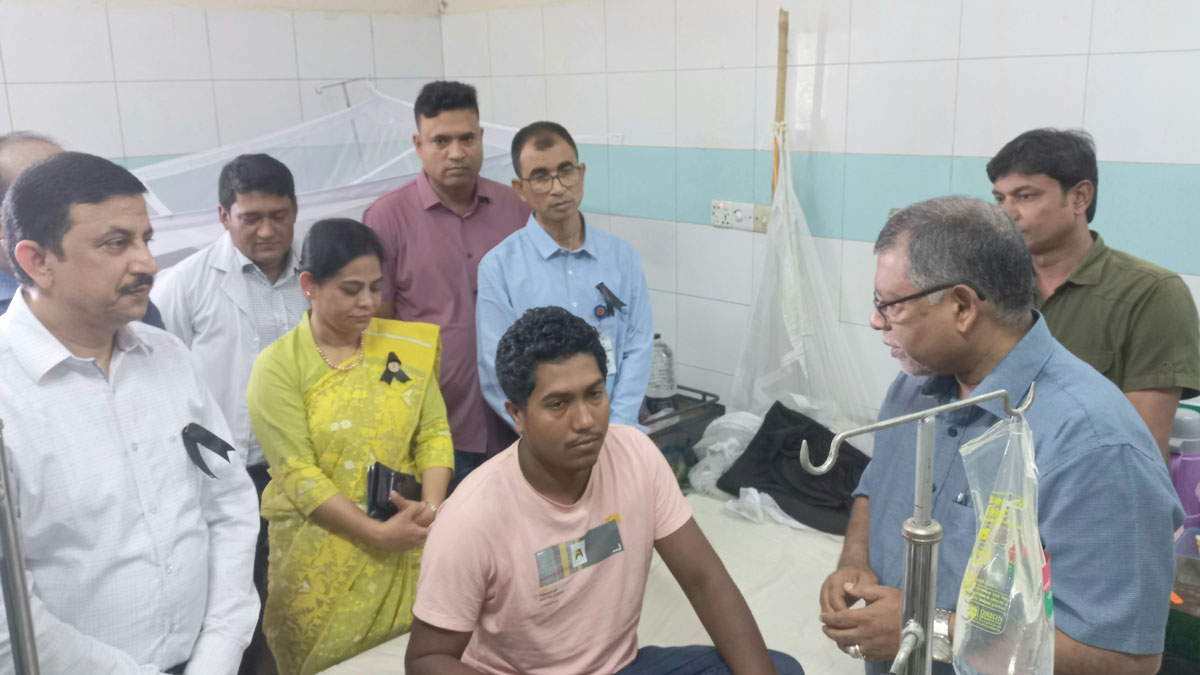 ডেঙ্গুতে দৈনিক ৪০ হাজার ব্যাগ স্যালাইন প্রয়োজন : স্বাস্থ্যমন্ত্রী