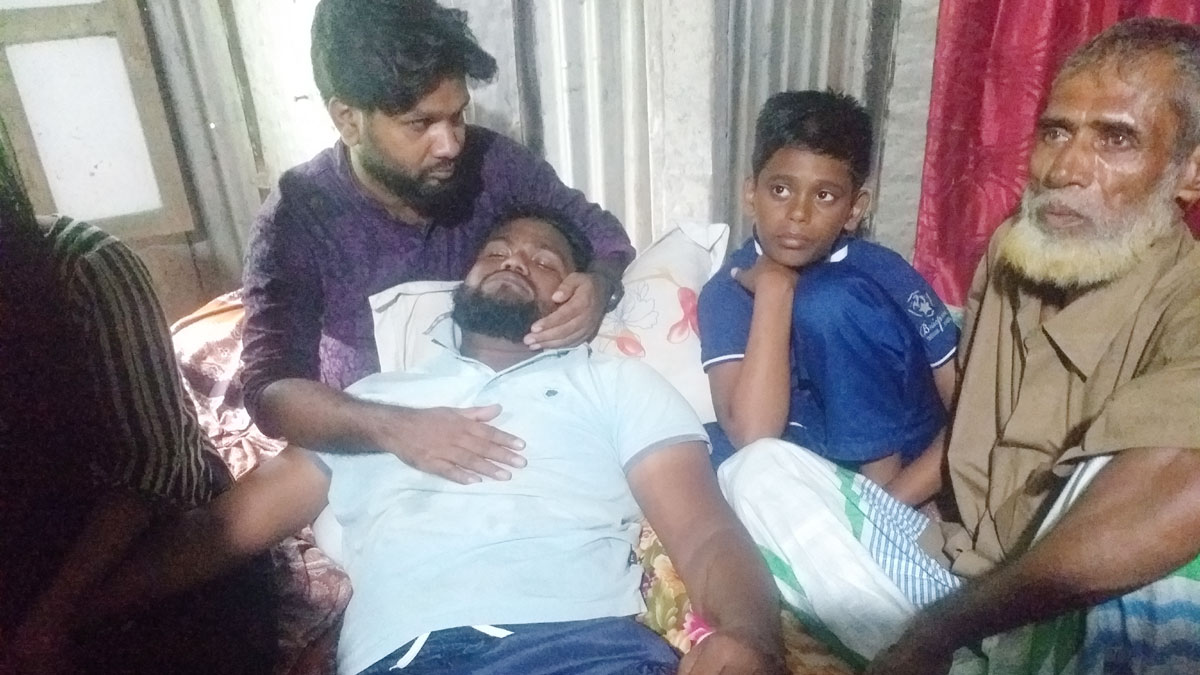 ‘চোখের সামনে বউ-বাচ্চা ভাইসা গেল, কিছুই করতে পারলাম না’