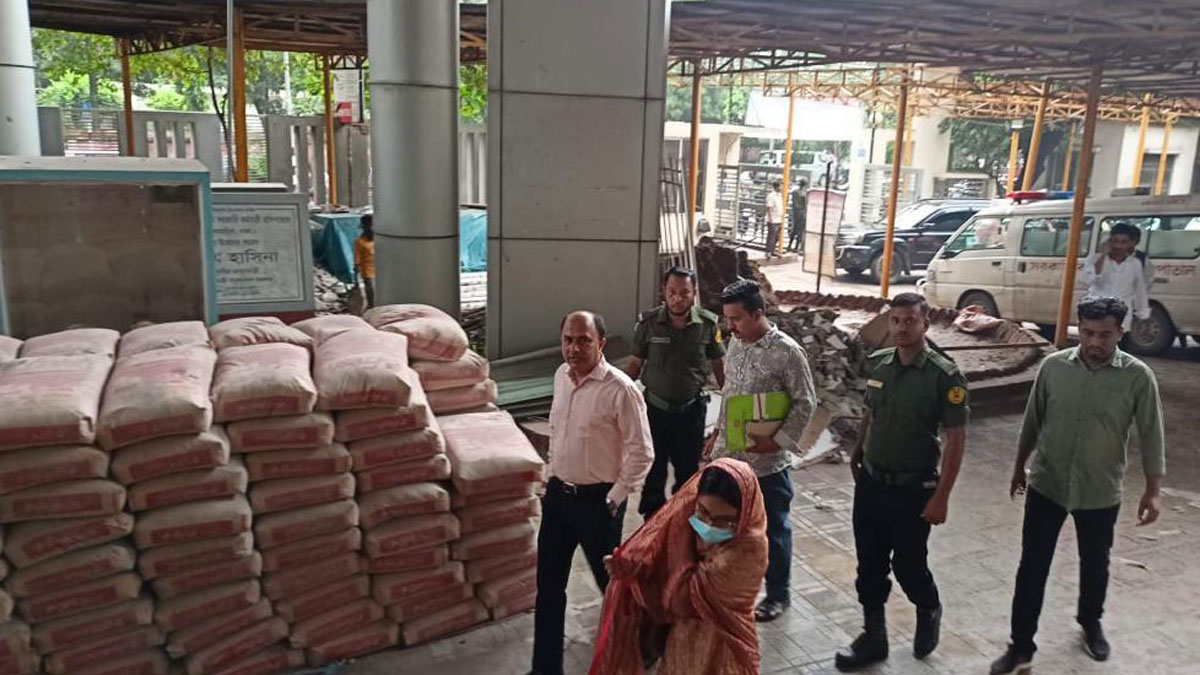 সরকারি কর্মচারী হাসপাতালের নির্মাণাধীন ভবনে মশার লার্ভা