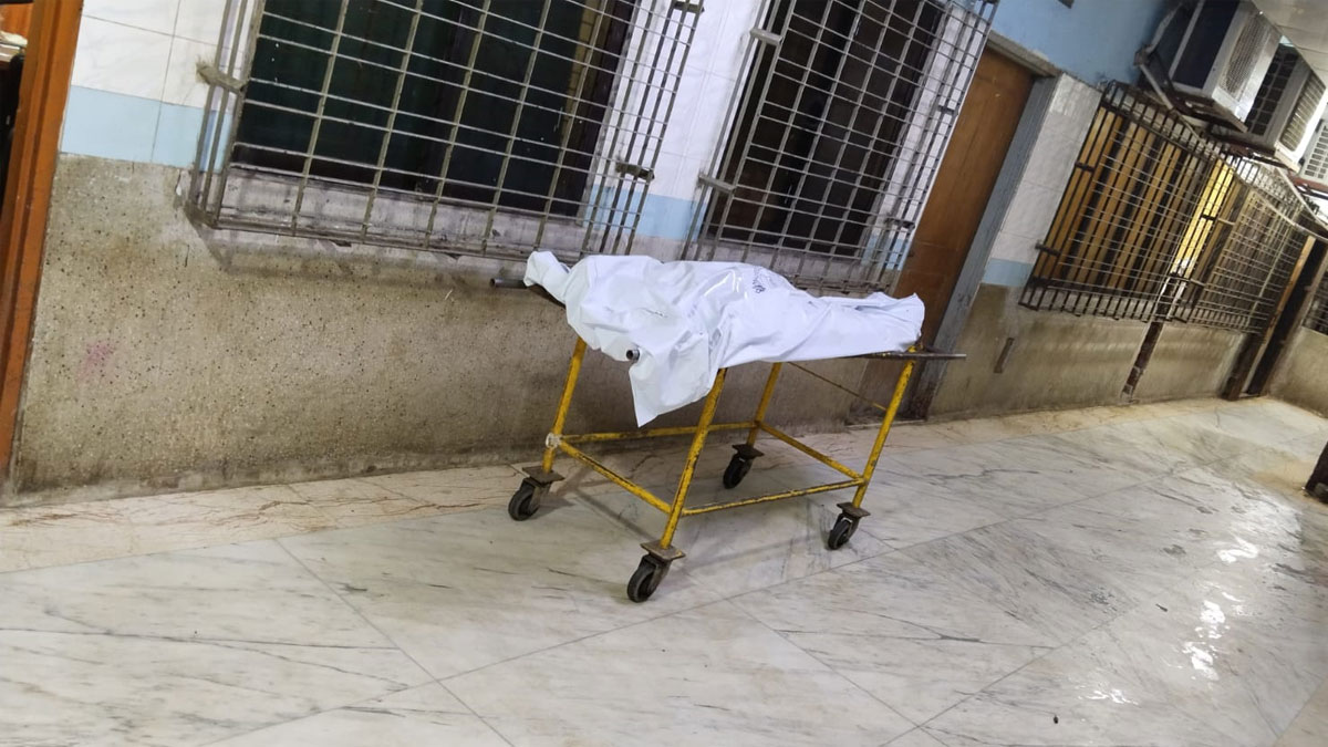 ডাক্তার দেখাতে এসে চাপা পড়লেন ডিএসসিসির ময়লার গাড়ির নিচে