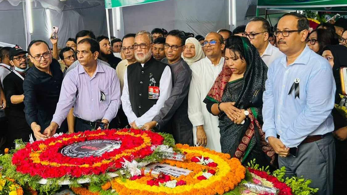 জাতির পিতার প্রতিকৃতিতে পরিবেশমন্ত্রীর শ্রদ্ধা