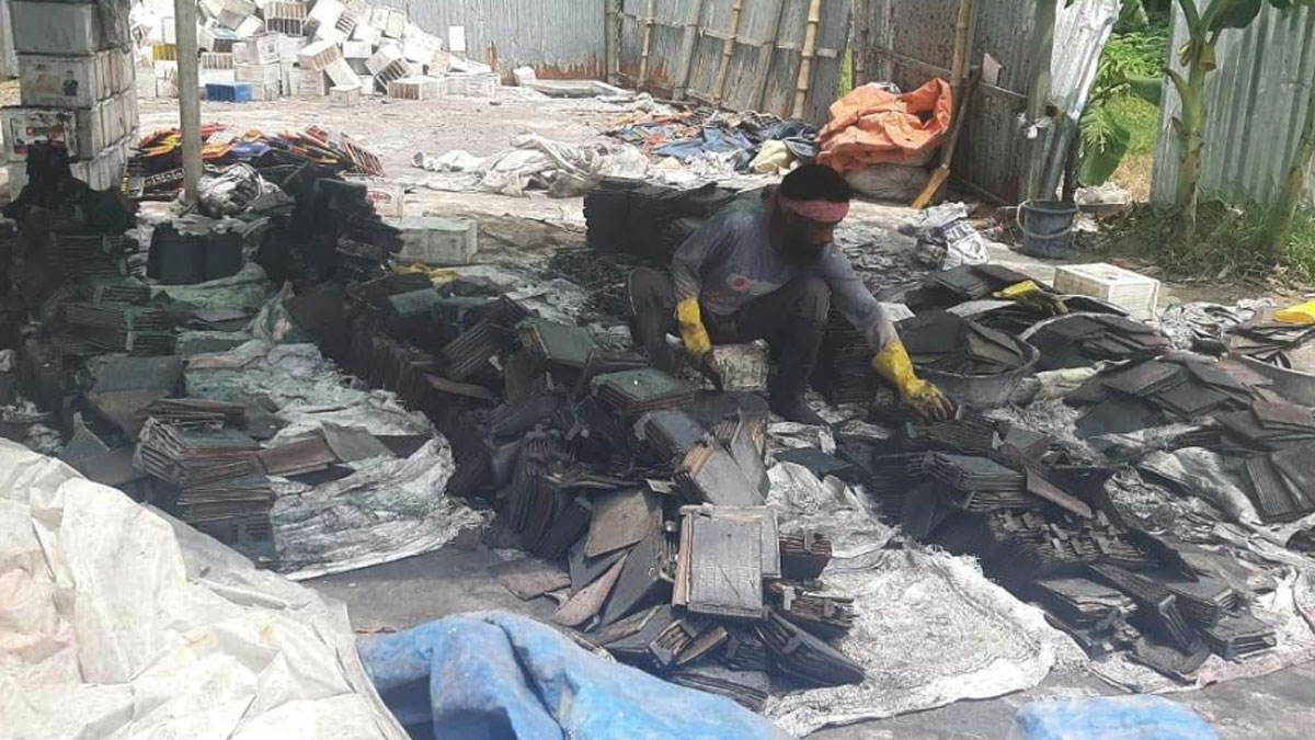 রাজবাড়ীতে অবৈধ সিসা তৈরির কারখানা, হুমকিতে জনস্বাস্থ্য