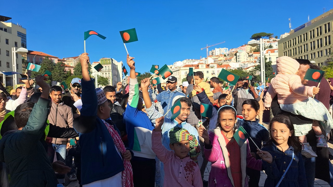 বিজয়ের দিনে পর্তুগাল প্রবাসীদের পতাকা উৎসব