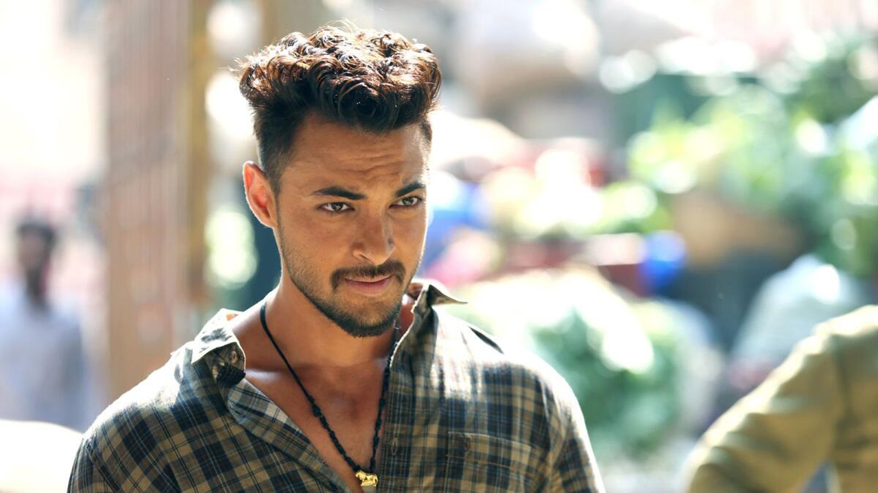 দুর্ঘটনার কবলে সালমানের ভগ্নিপতি আয়ুষের গাড়ি