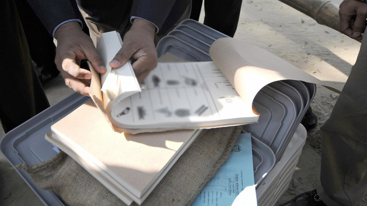 ১৩ জেলায় ব্যালট পেপার যাচ্ছে আজ