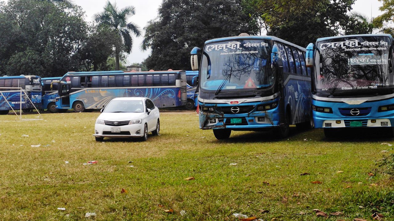 এখনো জাবিতে আটকা সেলফীর ২৫ বাস, ক্ষতিপূরণ দাবি পঁচিশ লাখ