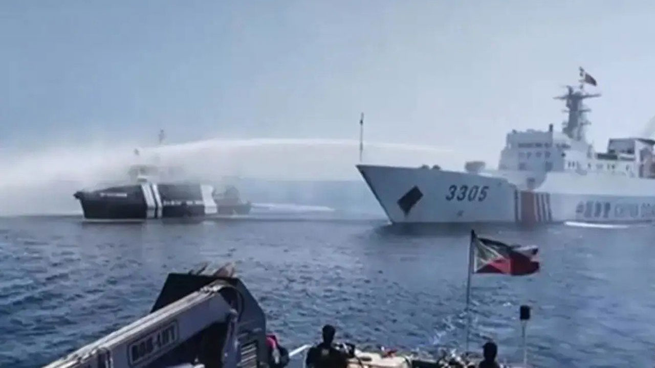 বিরোধপূর্ণ জলসীমায় ফিলিপিনো-চীনা জাহাজের সংঘর্ষ