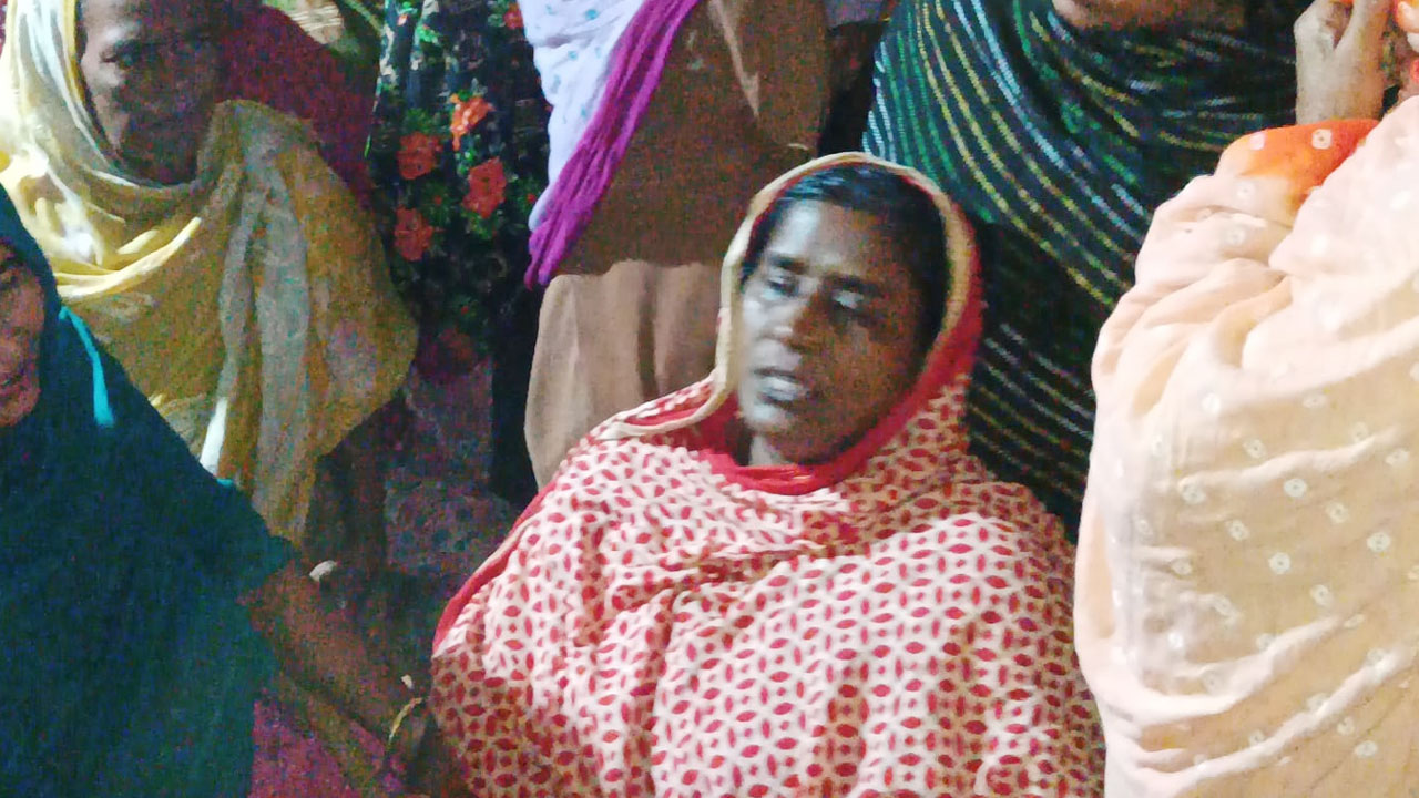 মৌমাছির কামড়ে প্রাণ গেল কৃষকের