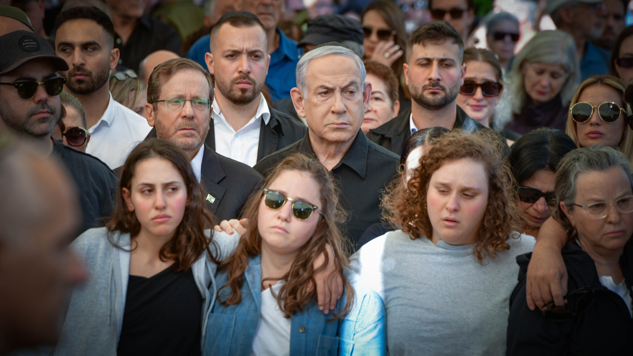 মন্ত্রীর ছেলের শেষ যাত্রায় যোগ দিলেন নেতানিয়াহু