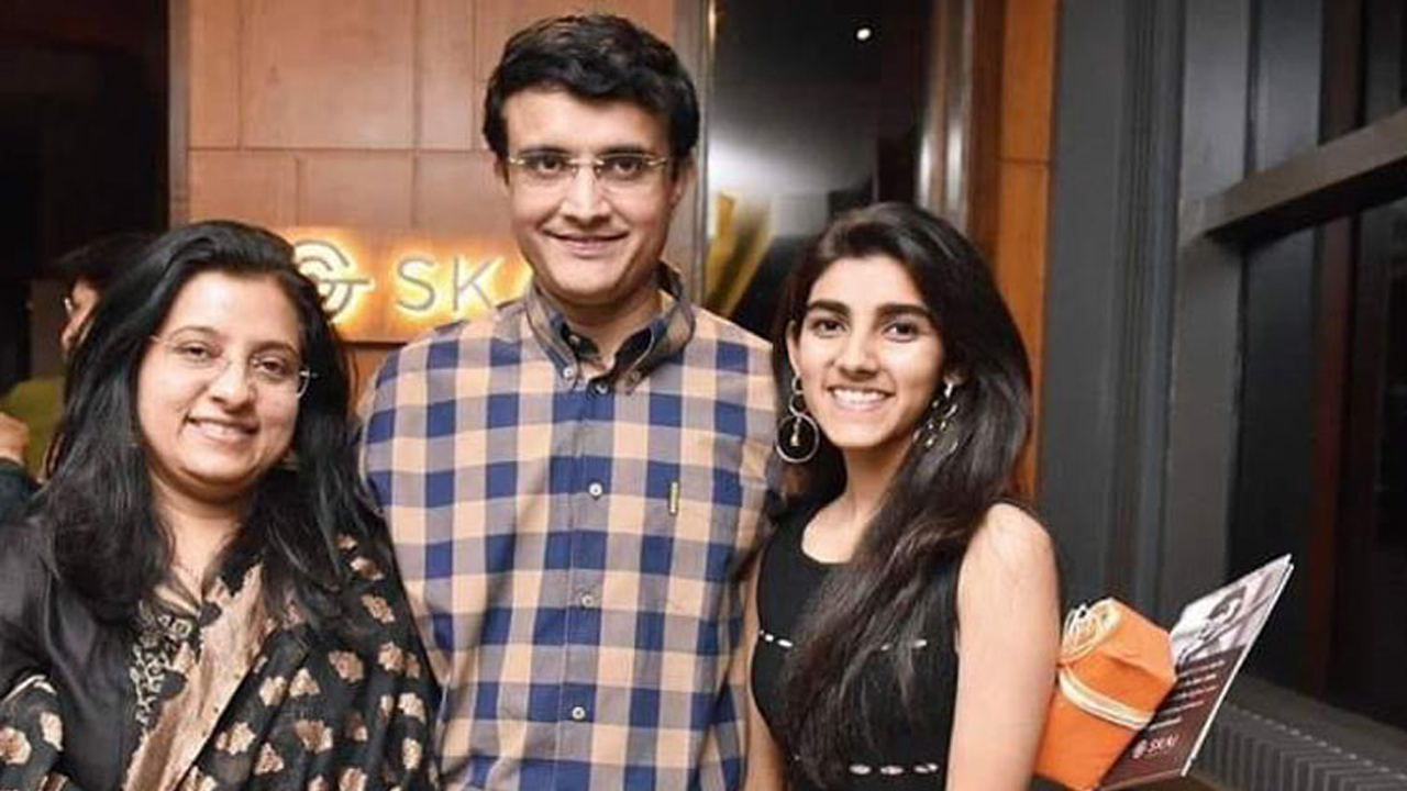 লন্ডনে চাকরি পেলেন সৌরভ কন্যা সানা