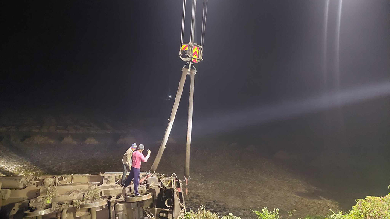 গাজীপুরে ট্রেন দুর্ঘটনা, প্রস্তুত রেললাইন