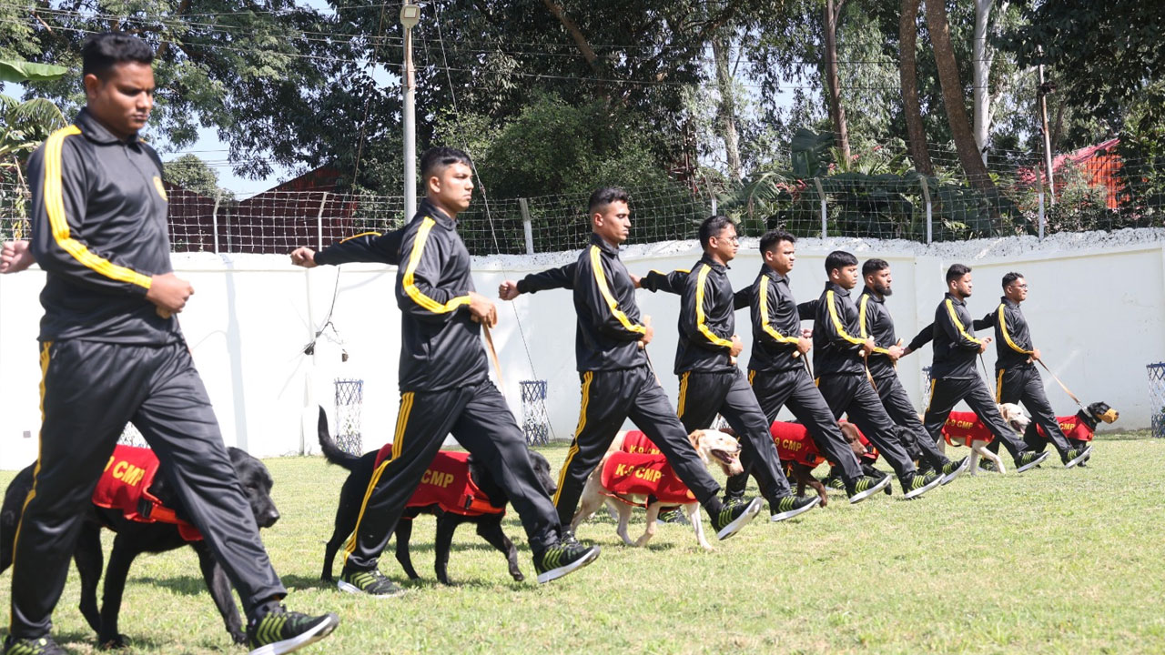 ৯ কুকুর নিয়ে সিএমপির ‘ডগ স্কোয়াড’র যাত্রা শুরু