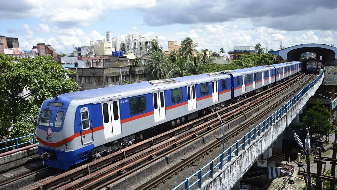 বিদ্যুৎ বিভ্রাটে বাতিল কলকাতা মেট্রোর ৮০ ট্রেন