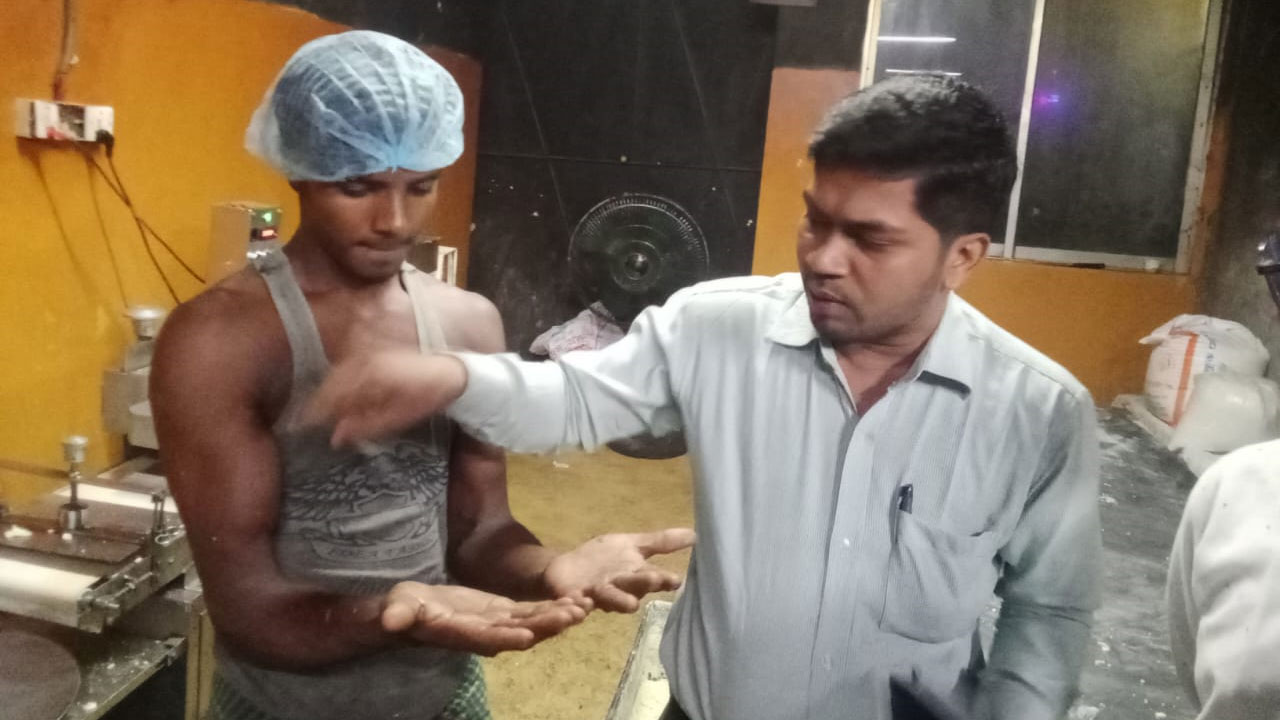 ছোঁয়াচে রোগে আক্রান্ত কর্মীদের দিয়ে খাদ্যপণ্য উৎপাদন করছে মধুবন