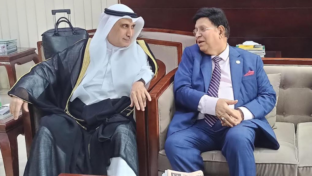 আমিরের মৃত্যুতে সহমর্মিতা জানাতে কুয়েত গেলেন পররাষ্ট্রমন্ত্রী