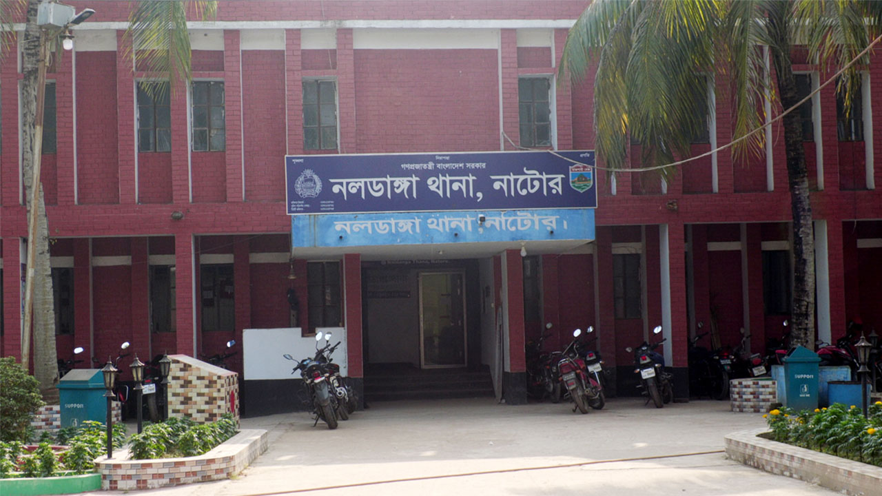 নাটোরে অস্ত্রের মুখে তুলে নিয়ে প্রবাসীর স্ত্রীকে গণধর্ষণ