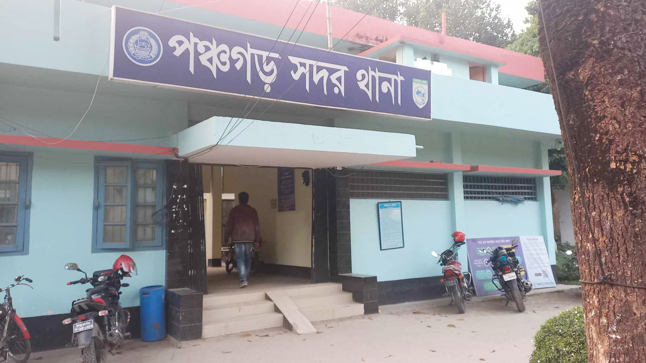 জালিয়াতি করে শিক্ষক হতে গিয়ে আটক ৭