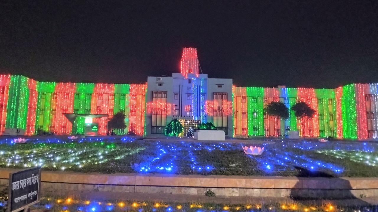 বিজয় দিবসে রাবিতে দৃষ্টিনন্দন আলোকসজ্জা