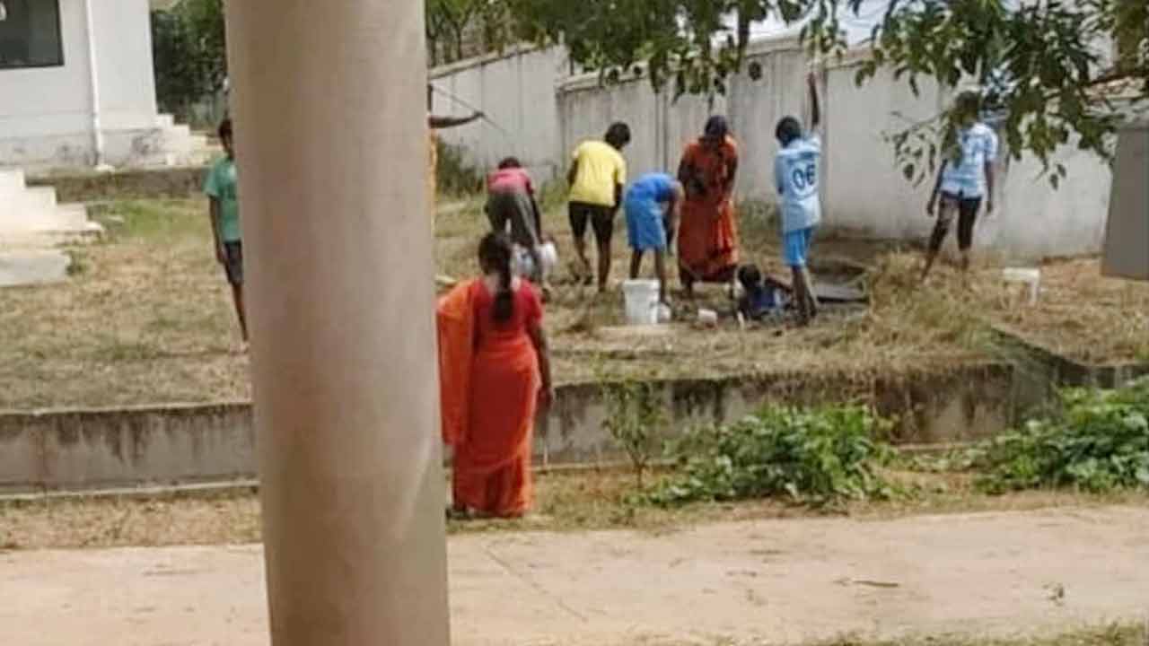 ভারতে ছাত্রদের দিয়ে সেপটিক ট্যাংক পরিষ্কার, গ্রেপ্তার অধ্যক্ষ