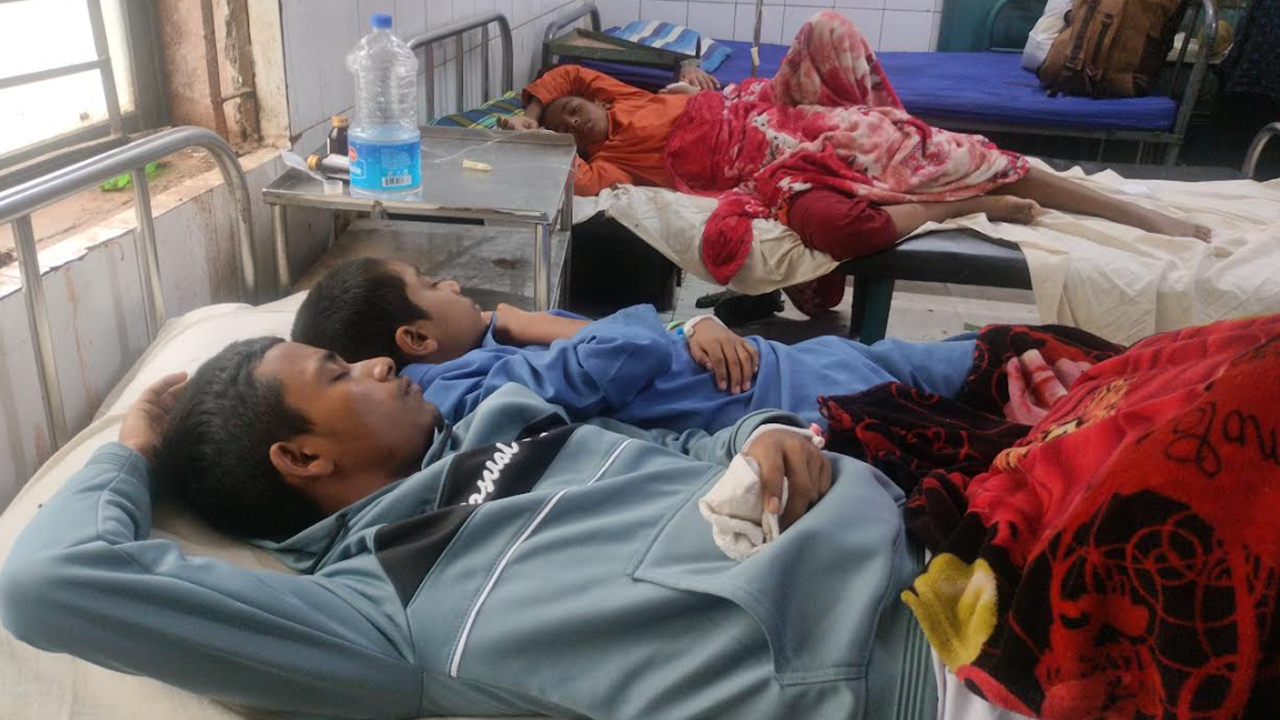 খাবারে বিষক্রিয়া, মাদরাসার ১৬ শিক্ষার্থী হাসপাতালে