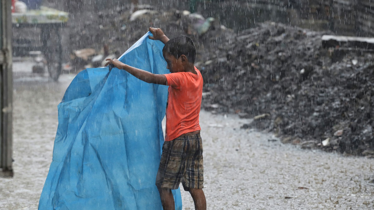 বসন্তের শুরুতেই বৃষ্টির আভাস