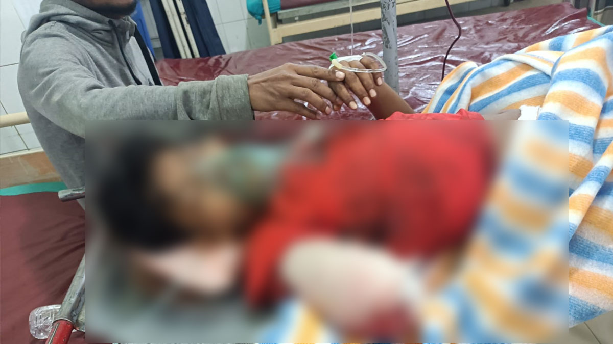 ট্রেনের ছাদ থেকে পড়ে কিশোরের হাত বিচ্ছিন্ন