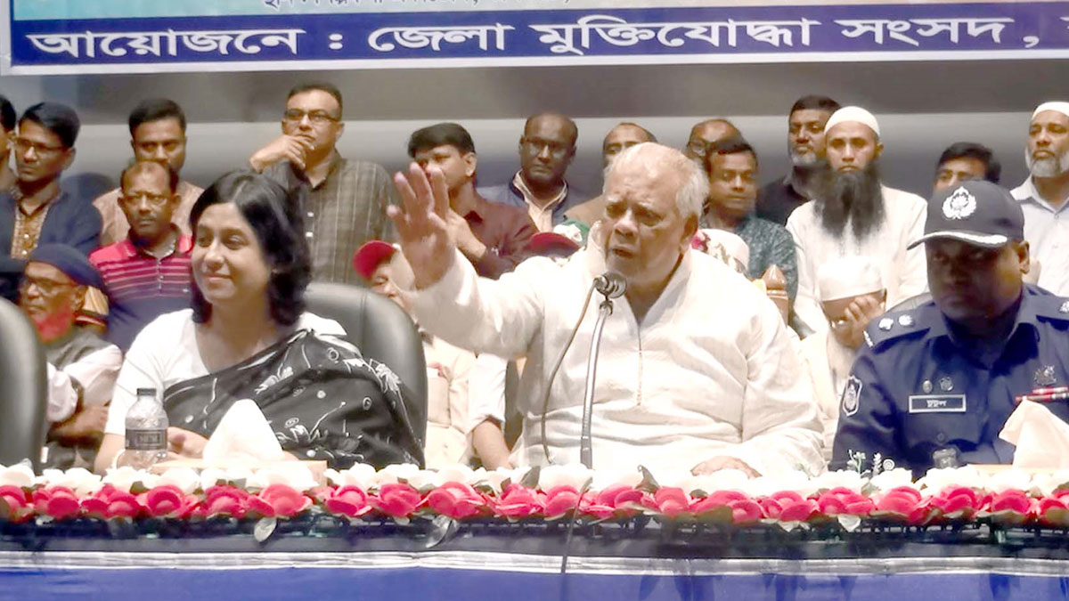 শেখ হাসিনা দলের চেয়েও মুক্তিযোদ্ধাদের বেশি গুরুত্ব দিচ্ছেন : আমু
