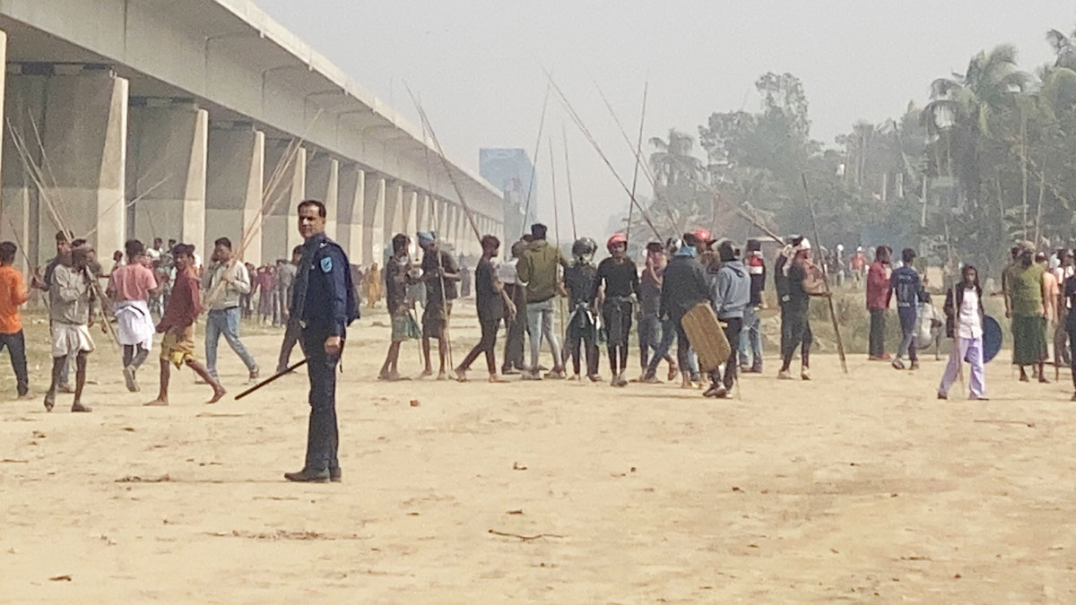 মুন্সীগঞ্জে হাউজিং ব্যবসা নিয়ে দুই গ্রুপের সংঘর্ষ, টেঁটাবিদ্ধ ৪