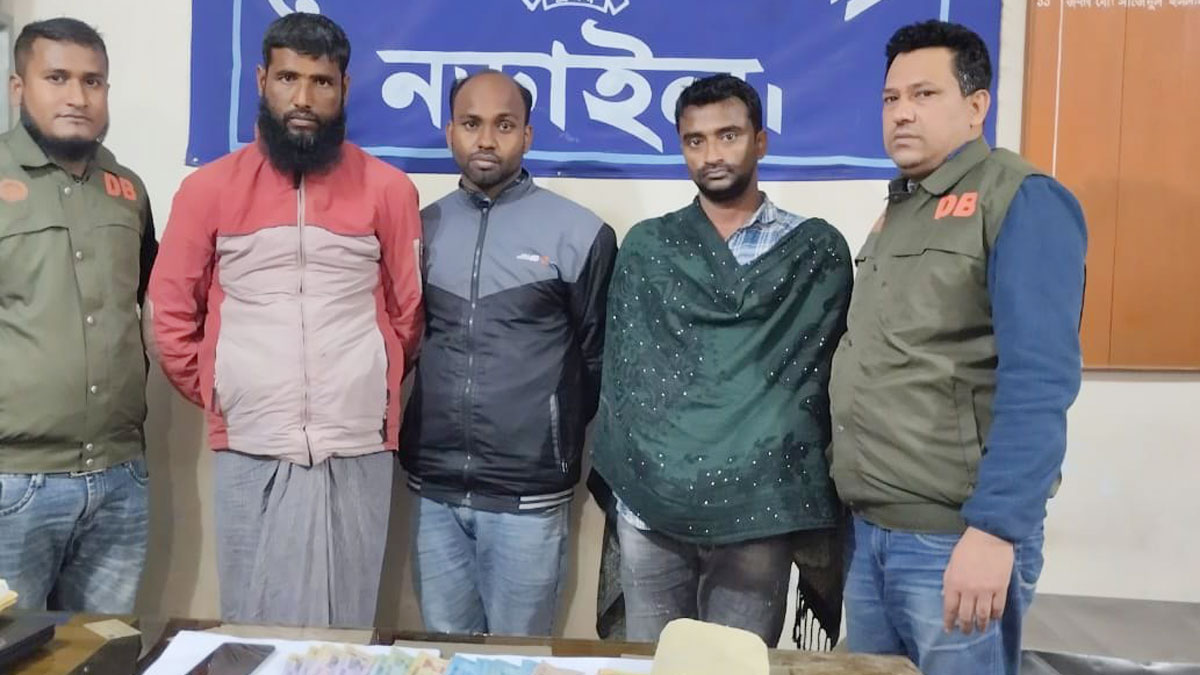 মাদক সেবন ও জুয়া খেলা, গ্রেপ্তার ৪