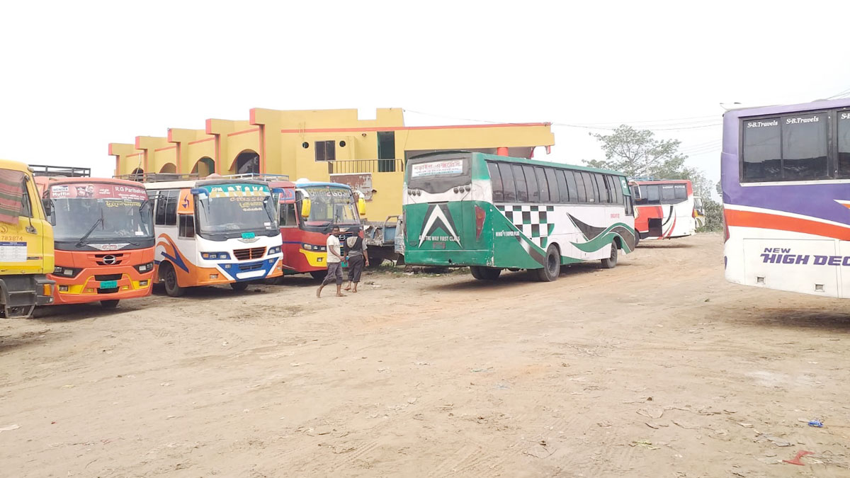 নড়াইলে চলছে অনির্দিষ্টকালের পরিবহন ধর্মঘট