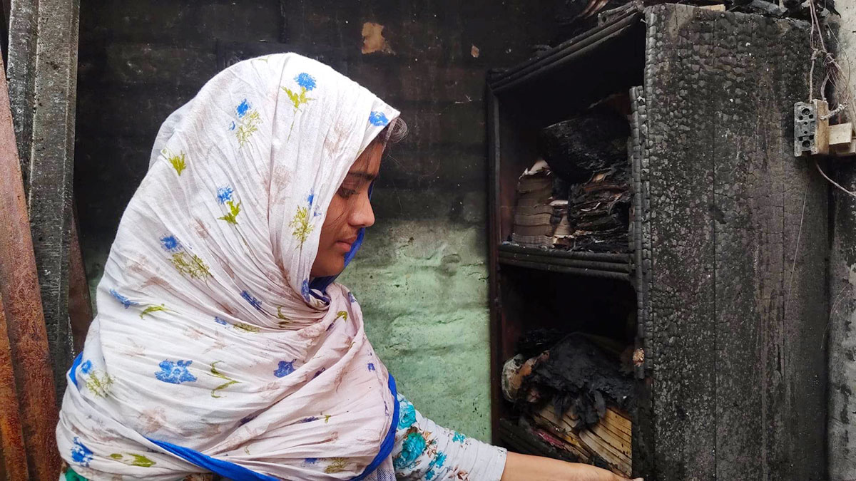 কষ্টের স্যালারির টাকাও পুড়ে গেছে নওসিনের