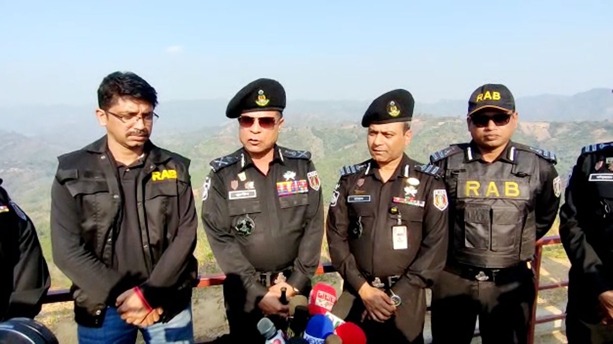 বান্দরবানে ৫ জঙ্গি আটক, র্যাবের ৮ সদস্য গুলিবিদ্ধ