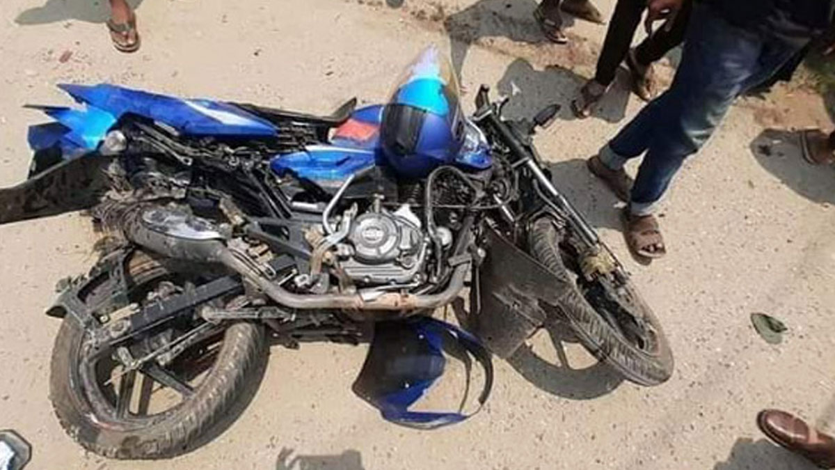 বাসের ধাক্কায় মোটরসাইকেলের দুই আরোহী নিহত