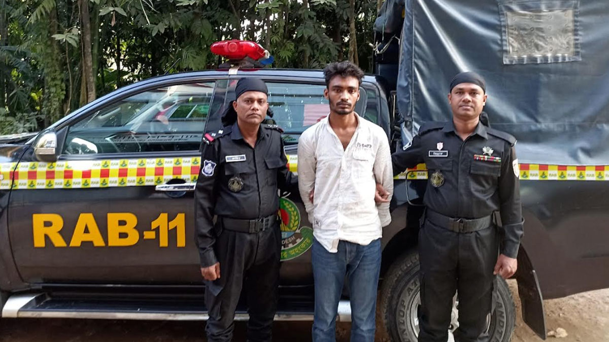 নিউ মার্কেটে কাপড়ের দোকানে চাকরি নেন ধর্ষণ মামলার আসামি ইমন