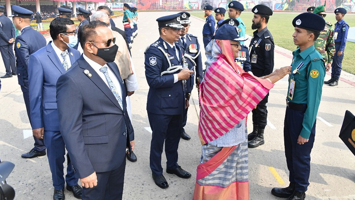 বিপিএম, পিপিএম পদক পেলেন ডিএমপির ২২ কর্মকর্তা