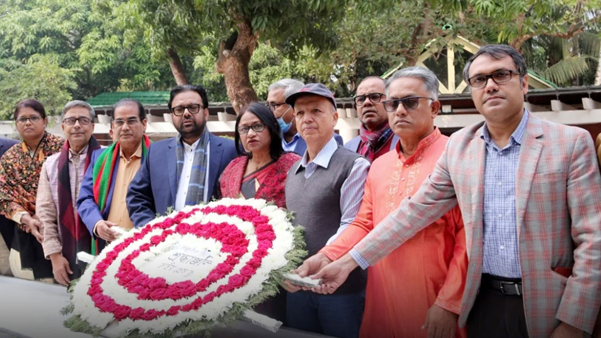 বঙ্গবন্ধুর সমাধিতে জাতীয় প্রেসক্লাবের নেতৃবৃন্দের শ্রদ্ধা