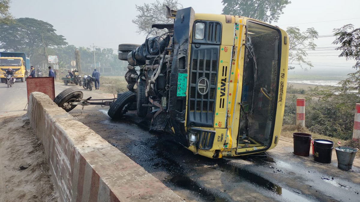 যশোরের এক ডিভাইডার অর্ধশতাধিক দুর্ঘটনার কারণ