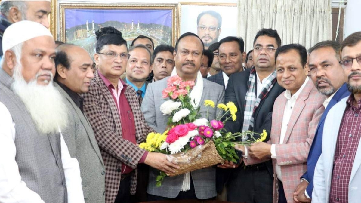 দুর্নীতিবাজ ও টাকা পাচারকারীদের বিরুদ্ধে ব্যবস্থা নিতে হবে