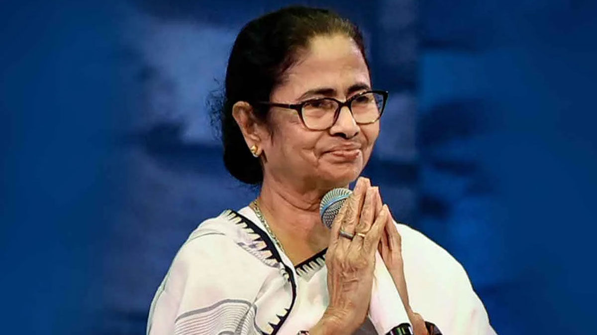 জাতীয় সংগীত অবমাননা মামলায় মমতার বিরুদ্ধে সমন খারিজ