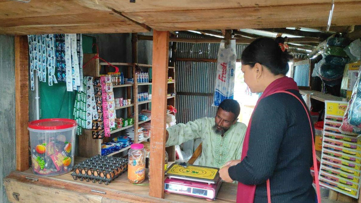 দোকান উপহার পেলেন সাফজয়ী মাছুরার বাবা