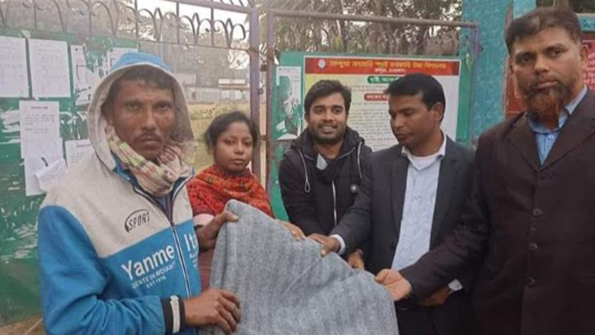 কম্বল নিয়ে রবিদাস সম্প্রদায়ের পাশে ইউএনও