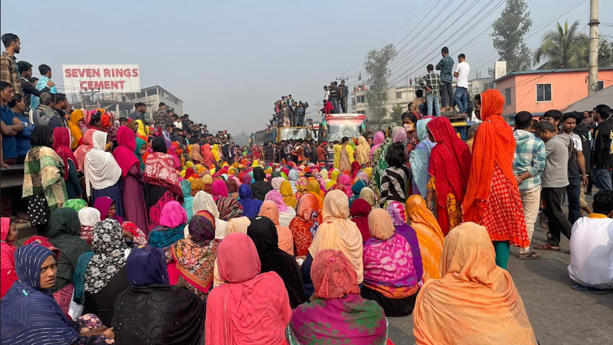 ট্রাকচাপায় নিরাপত্তাকর্মী নিহত, মহাসড়ক অবরোধ-ভাঙচুর