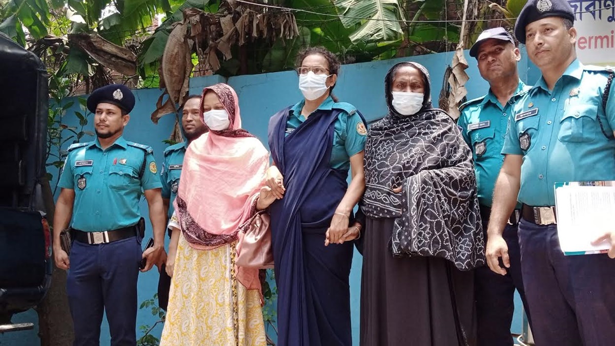 অর্ধেকেরও কম বয়সী নারীর সঙ্গে সম্পর্ক গড়ে খুন জাপার অর্থ সম্পাদক