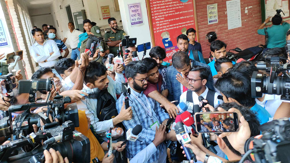 কেন্দ্রে এসে হিরো আলমের অভিযোগ, এজেন্টদের বের করে দেওয়া হচ্ছে