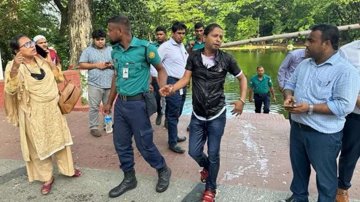ধানমন্ডিতে ককটেল সদৃশ বস্তুসহ আটক ২
