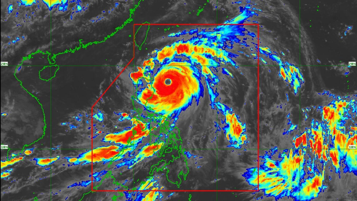 ফিলিপাইন উপকূলে ফুঁসছে সুপারটাইফুন, বড় বিপর্যয়ের শঙ্কা